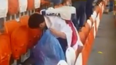 Photo of Fanáticos japoneses ayudaron a limpiar un estadio en Rusia y son virales en las redes