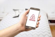 Photo of Airbnb señala a Google: asegura que favorece sus propios productos y eso les hace perder visitantes de su plataforma