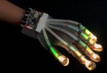Photo of La Universidad de Cornell creó unos sensores extensible que le da a la realidad virtual y a los robots un 'toque humano'