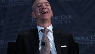 Photo of Amazon estrena icono: ¿es Jeff Bezos sonriendo mientras cuenta sus millones?