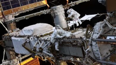 Photo of La Estación Espacial Internacional ya puede recibir su tercer panel solar desenrollable iROSA