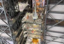 Photo of La NASA tiene por fin montado el cohete SLS para lanzar la misión Artemisa 1 a la Luna en febrero de 2022