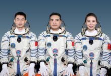 Photo of La primera tripulación de seis meses de la estación espacial china llega a ella a bordo de la Shenzhou 13