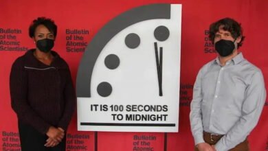 Photo of Los científicos mantienen el Reloj del Apocalipsis a «100 segundos antes de la medianoche»: seguimos más cerca del fin del mundo que nunca