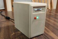 Photo of Una caja torre en miniatura al más puro estilo «retro PC» que aloja una Raspberry Pi 4 en su interior