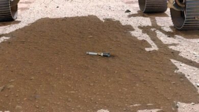 Photo of El rover Perseverance de la NASA deja su primer tubo de muestras sobre el suelo de Marte