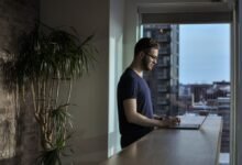 Photo of Trabajos que más flexibles son con el teletrabajo: LinkedIn revela qué profesiones en España ofrecen más ofertas en remoto
