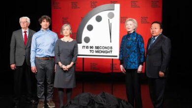 Photo of Los científicos adelantan el Reloj del Apocalipsis a «90 segundos antes de la medianoche» (-10 segundos)