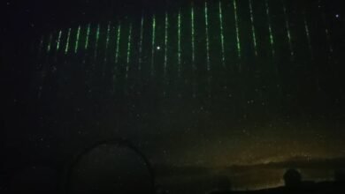 Photo of Láseres verdes que caen del cielo, un misterio ya desvelado