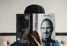 Photo of La lección que Steve Jobs y su "hippie desaliñado" dan a recursos humanos: así perdió Apple a un genio de la programación