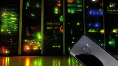Photo of Las luces LED de tus dispositivos se 'chivan' a los hackers: grabar su parpadeo les permite extraer claves criptográficas