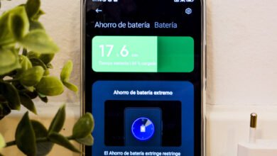 Photo of Así alargo la autonomía de mi móvil cuando apenas le queda batería: el modo ahorro extremo es un salvavidas