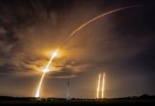 Photo of SpaceX alcanza las 250 misiones con éxito con el lanzamiento del satélite de telecomunicaciones Jupiter 3 por un Falcon Heavy