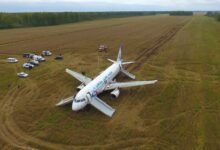 Photo of Un avión de Ural Airlines hace un aterrizaje forzoso sin víctimas y casi intacto en un campo sembrado