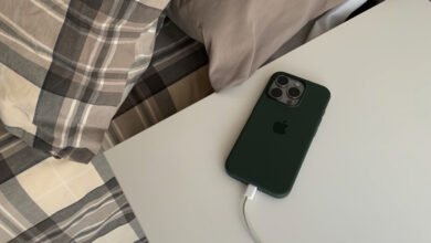Photo of ¿Duermes con el iPhone al lado la cama? Esto es lo que dice Apple de este mal hábito