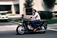 Photo of Steve Jobs aparcaba su moto dentro de la recepción de las oficinas de Apple, al lado de un piano y dos máquinas recreativas. Y lo hacía con un único objetivo