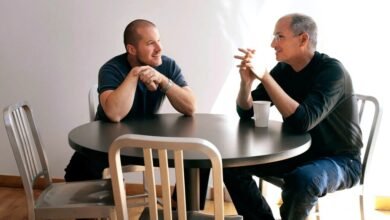 Photo of Era el mejor amigo de Steve Jobs, diseñó el primer iPhone y ahora se alía con una empresa rival de Apple