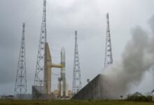 Photo of Una de cal y otra de arena en las pruebas más recientes del Ariane 6 para su primer lanzamiento