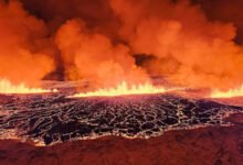 Photo of Un volcán en Grindavík, Islandia, entra en erupción, abriendo la tierra y permitiendo su observación en directo