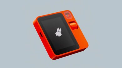 Photo of Rabbit R1, así es el curioso dispositivo con IA que ya ha vendido más de 40.000 unidades antes de empezar a fabricarse