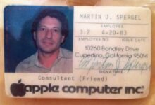 Photo of Quién era en realidad el "empleado 3.2", el Steve Jobs que recibió un carnet especial aunque nunca llegó a trabajar dentro de Apple