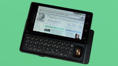 Photo of Qué fue del Motorola Milestone, el móvil con teclado oculto con el que la marca se estrenó en Android