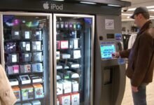 Photo of ¿Un iPhone en una máquina expendedora? Apple ya inventó algo similar y la gente hacía cola para comprarlo