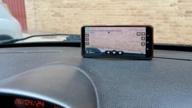 Photo of Tu viejo Android puede ser el accesorio perfecto para tu coche. Así puedes convertirlo en una cámara para el salpicadero
