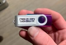Photo of Encontró en el tren una memoria USB con la etiqueta ''gratis para compartir''. Lo que encontró dentro nos recuerda por qué nunca deberías hacer lo mismo