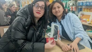 Photo of Esta mujer de Ourense estaba comprando disfraces en un bazar chino, entró en el sorteo de un iPhone de 1.600 euros y pensó que era una estafa: "no me lo podía creer"
